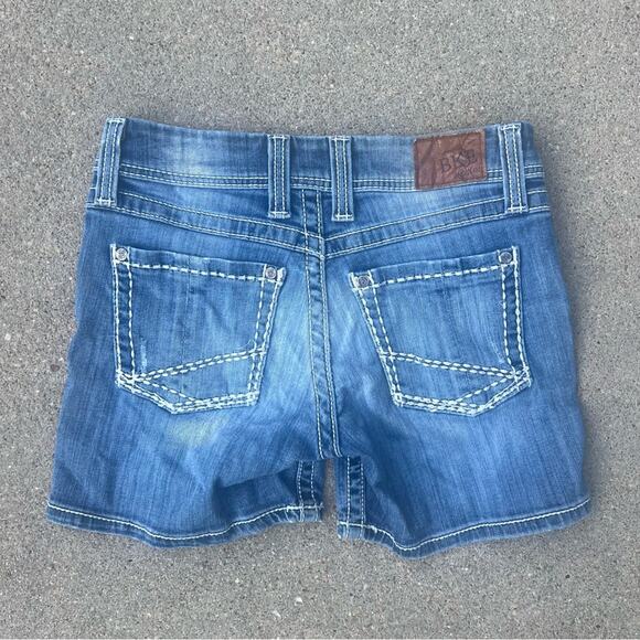 BKE Harper 5 inch stretch Jean shorts size 26 - Picture 1 of 5